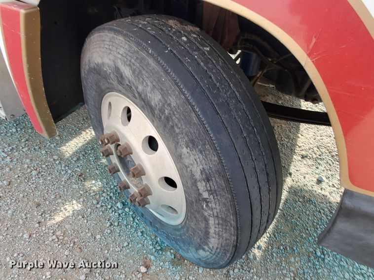 image for item DG8425 1999 Freightliner FLD120  semi truck