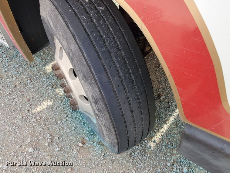 image for item DG8425 1999 Freightliner FLD120  semi truck