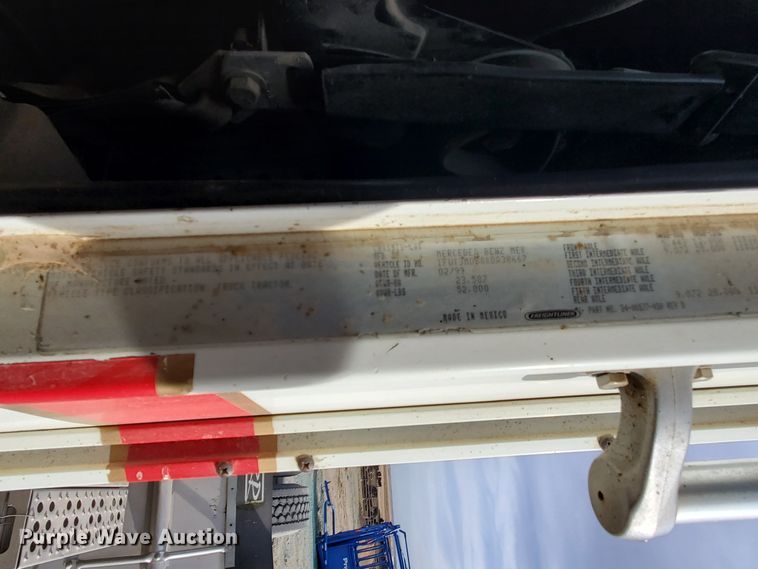 image for item DG8425 1999 Freightliner FLD120  semi truck