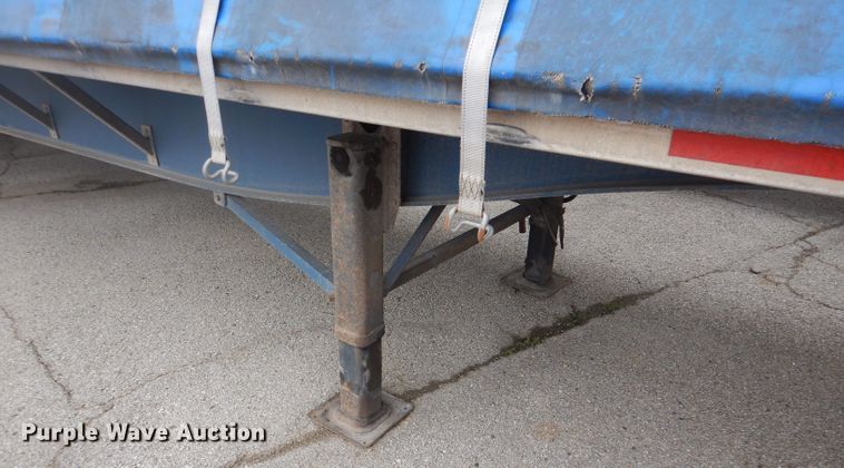 image for item DJ0503 2004 Utility TS2CHA side curtain trailer