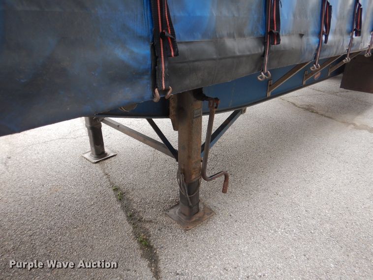 image for item DJ0503 2004 Utility TS2CHA side curtain trailer