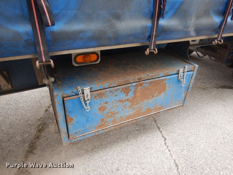 image for item DJ0503 2004 Utility TS2CHA side curtain trailer