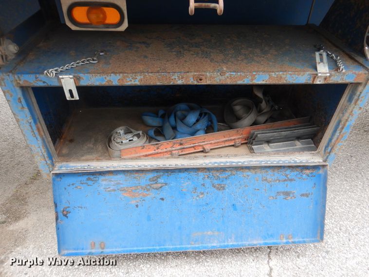 image for item DJ0503 2004 Utility TS2CHA side curtain trailer