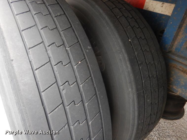 image for item DJ0503 2004 Utility TS2CHA side curtain trailer