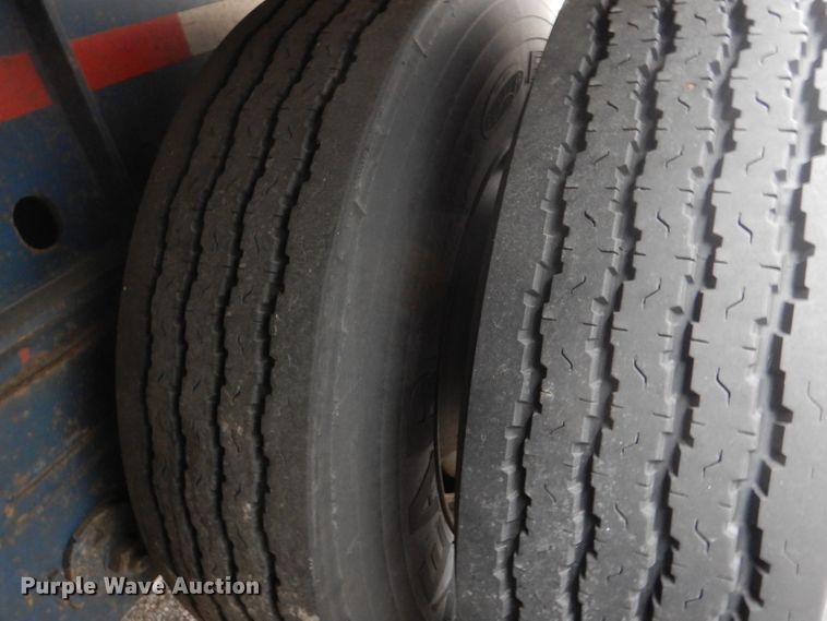 image for item DJ0503 2004 Utility TS2CHA side curtain trailer