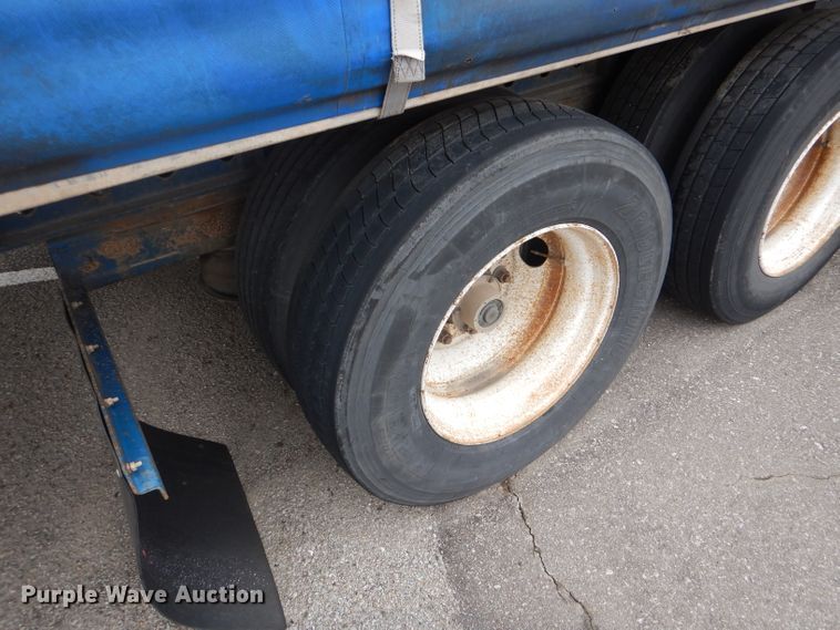 image for item DJ0503 2004 Utility TS2CHA side curtain trailer