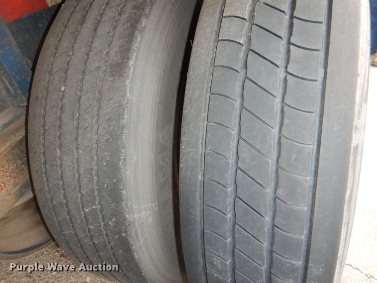 image for item DJ0503 2004 Utility TS2CHA side curtain trailer