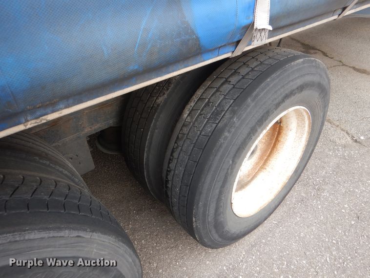 image for item DJ0503 2004 Utility TS2CHA side curtain trailer