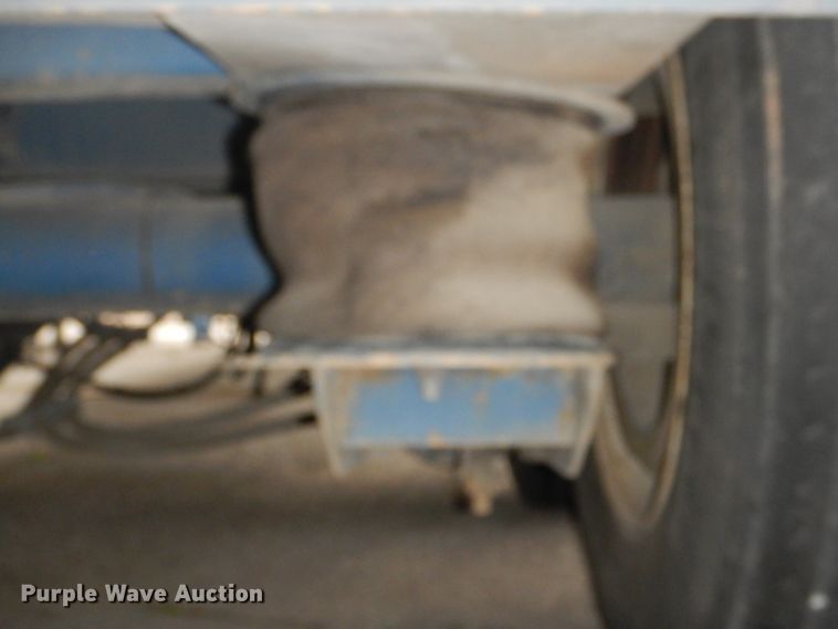 image for item DJ0503 2004 Utility TS2CHA side curtain trailer