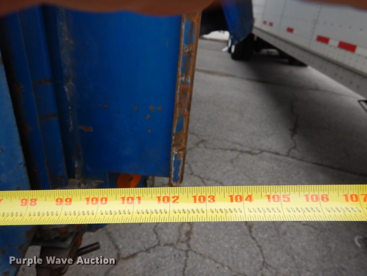 image for item DJ0503 2004 Utility TS2CHA side curtain trailer