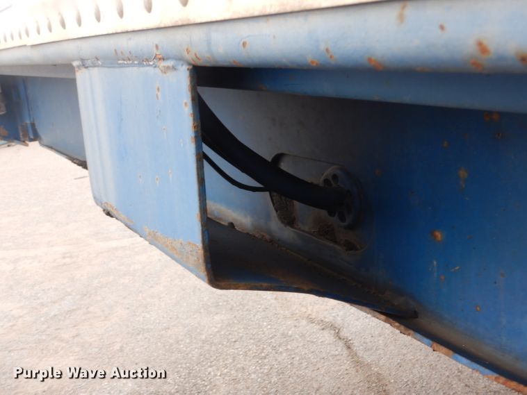 image for item DJ0503 2004 Utility TS2CHA side curtain trailer