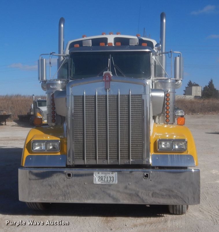 image for item DJ2169 2007 Kenworth W900  semi truck