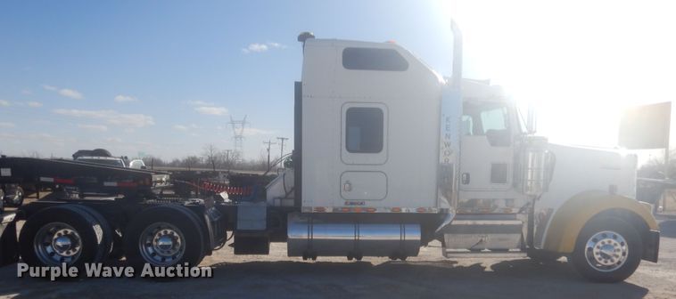 image for item DJ2169 2007 Kenworth W900  semi truck