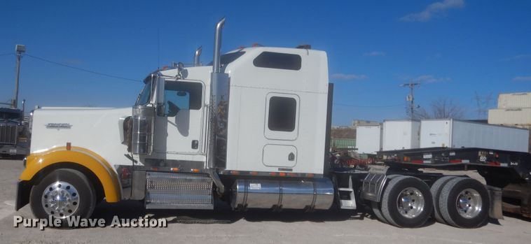 image for item DJ2169 2007 Kenworth W900  semi truck