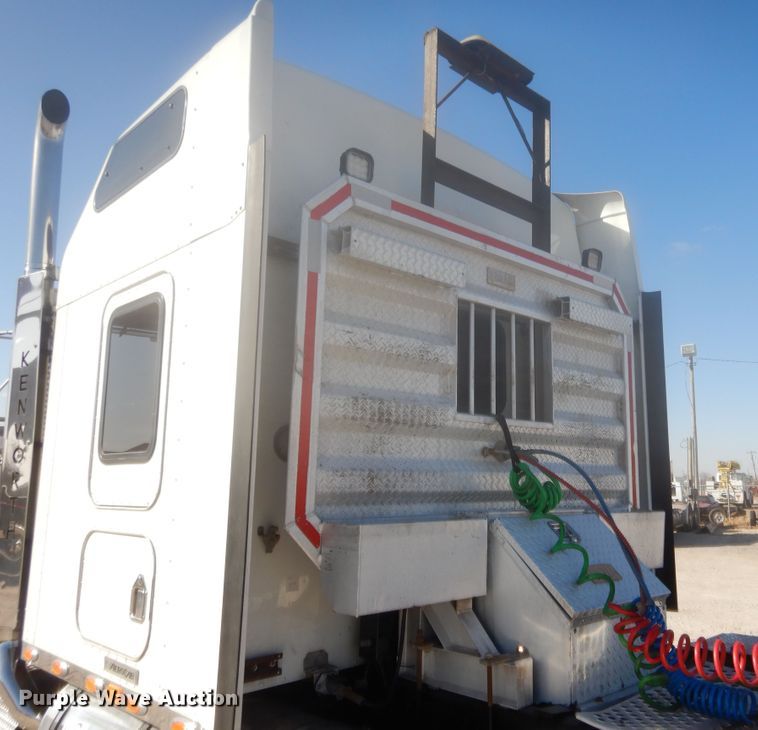 image for item DJ2169 2007 Kenworth W900  semi truck