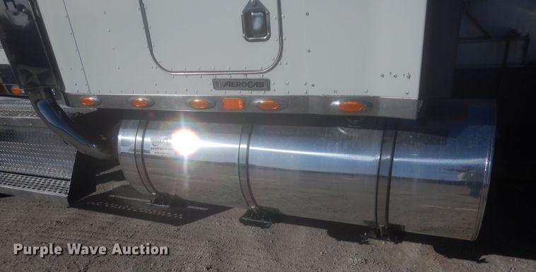 image for item DJ2169 2007 Kenworth W900  semi truck