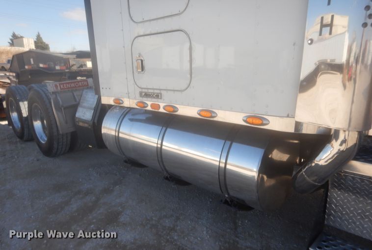 image for item DJ2169 2007 Kenworth W900  semi truck