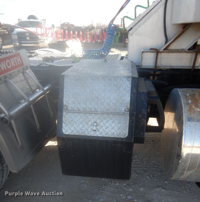 image for item DJ2169 2007 Kenworth W900  semi truck