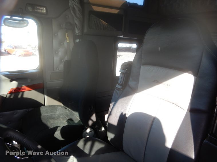 image for item DJ2169 2007 Kenworth W900  semi truck