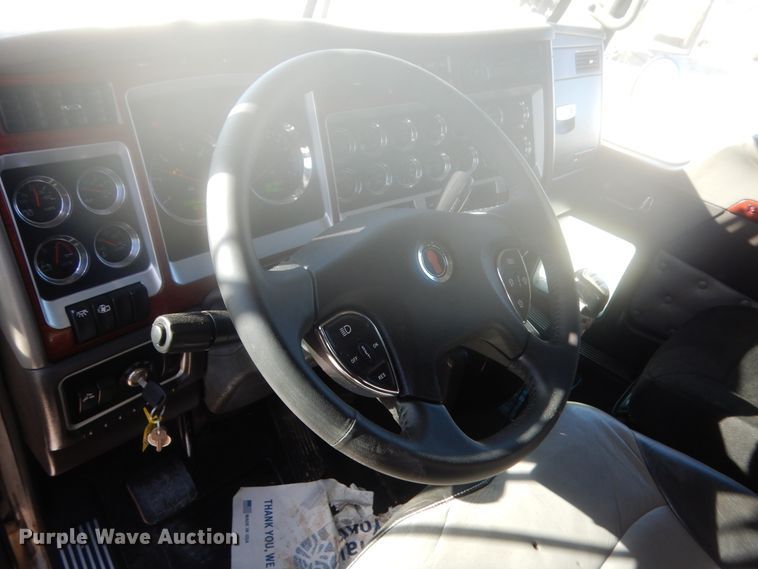 image for item DJ2169 2007 Kenworth W900  semi truck