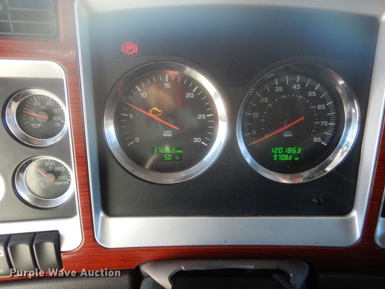 image for item DJ2169 2007 Kenworth W900  semi truck