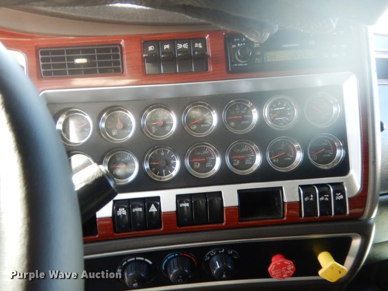 image for item DJ2169 2007 Kenworth W900  semi truck