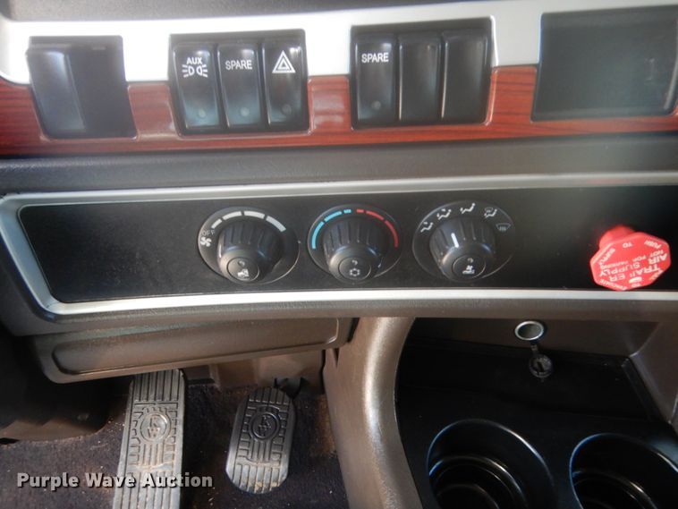 image for item DJ2169 2007 Kenworth W900  semi truck