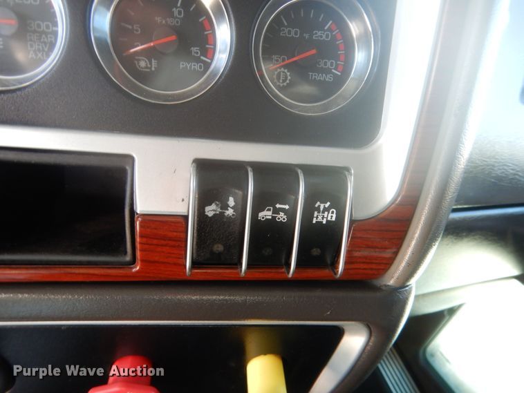 image for item DJ2169 2007 Kenworth W900  semi truck