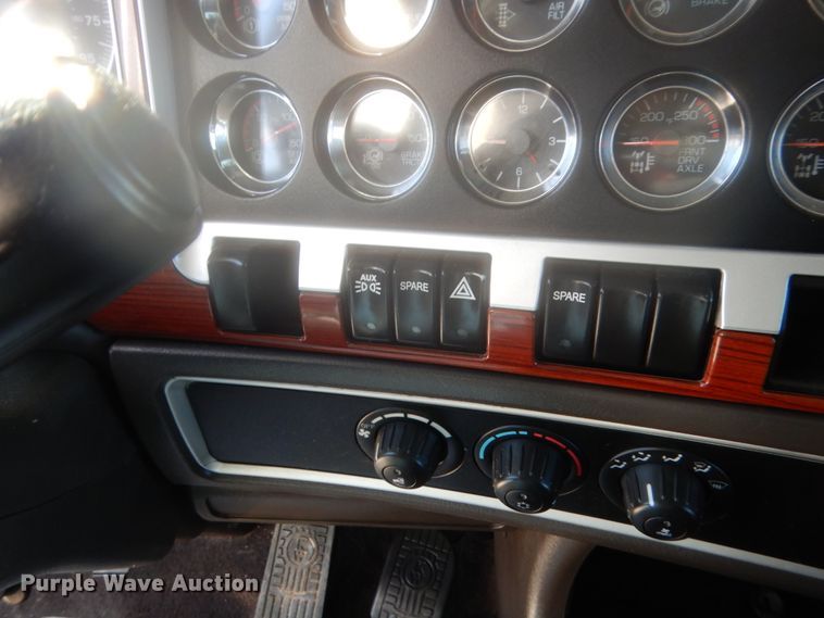 image for item DJ2169 2007 Kenworth W900  semi truck