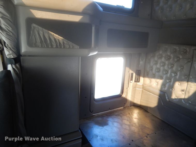 image for item DJ2169 2007 Kenworth W900  semi truck