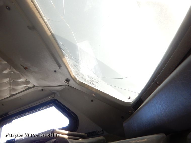 image for item DJ2169 2007 Kenworth W900  semi truck