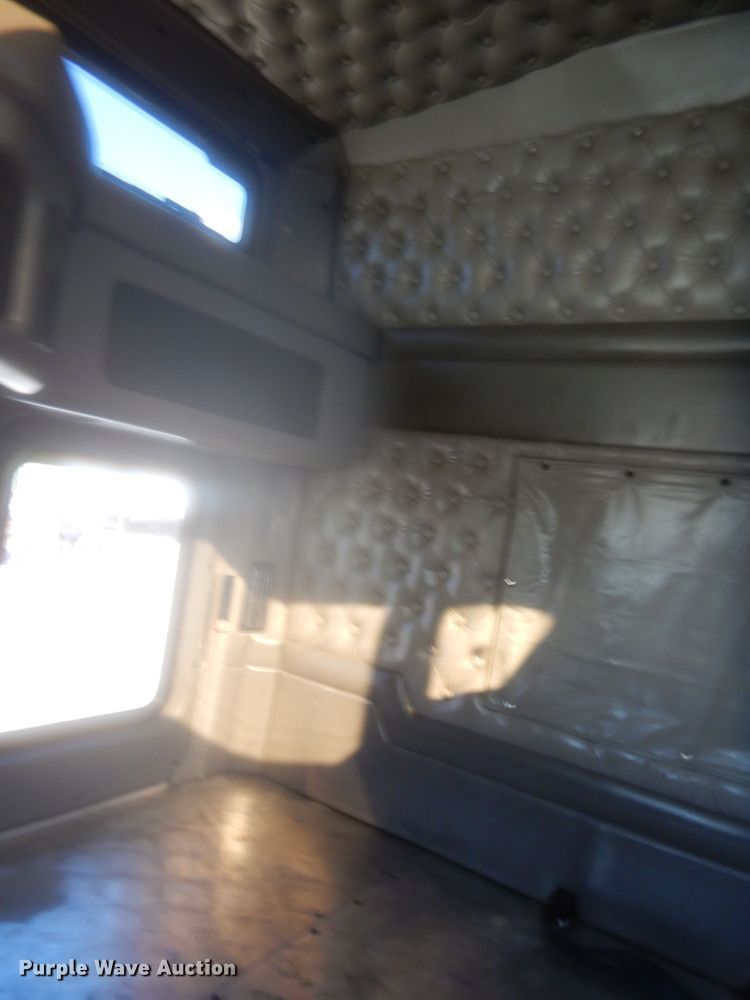 image for item DJ2169 2007 Kenworth W900  semi truck