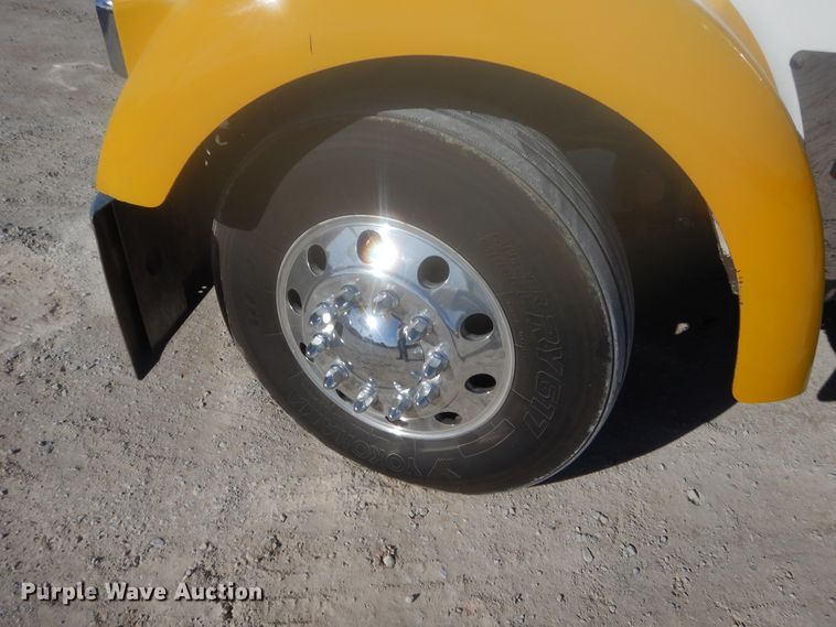 image for item DJ2169 2007 Kenworth W900  semi truck