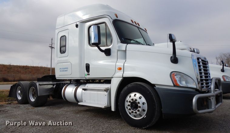 image for item DJ5801 2013 Freightliner Cascadia 125  semi truck