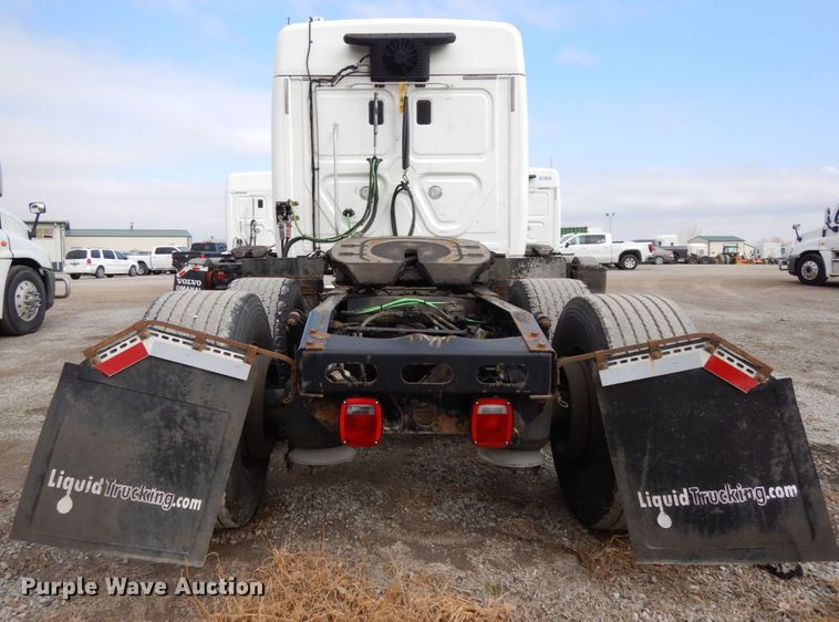 image for item DJ5801 2013 Freightliner Cascadia 125  semi truck