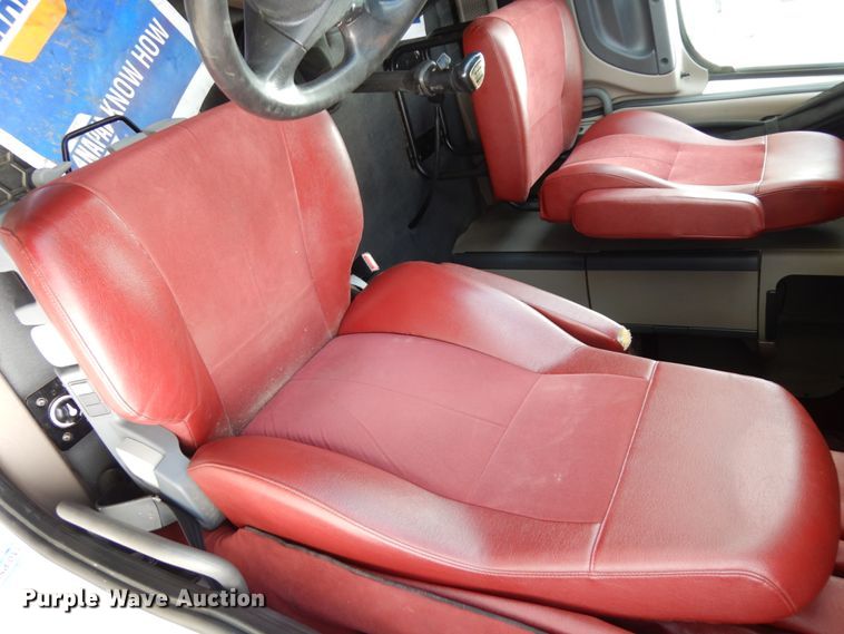 image for item DJ5801 2013 Freightliner Cascadia 125  semi truck