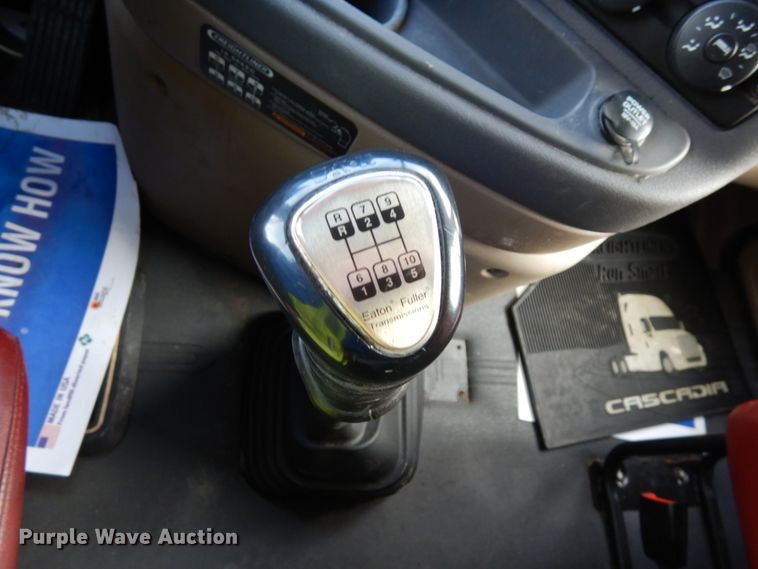 image for item DJ5801 2013 Freightliner Cascadia 125  semi truck