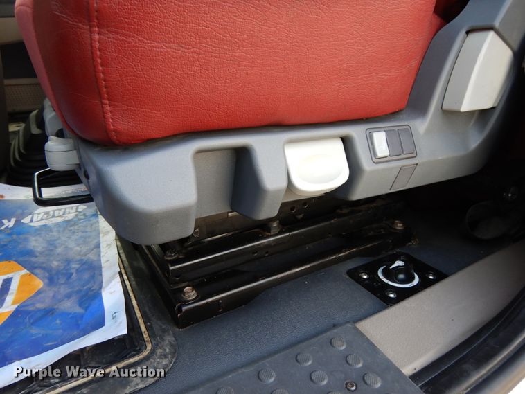 image for item DJ5801 2013 Freightliner Cascadia 125  semi truck