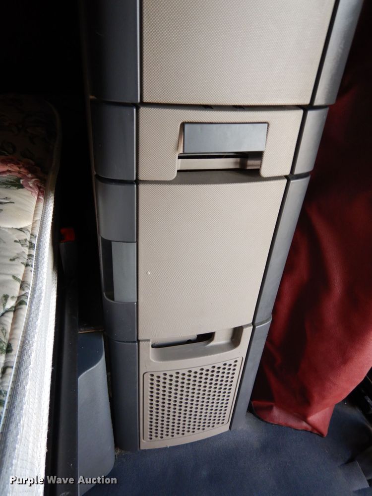 image for item DJ5801 2013 Freightliner Cascadia 125  semi truck