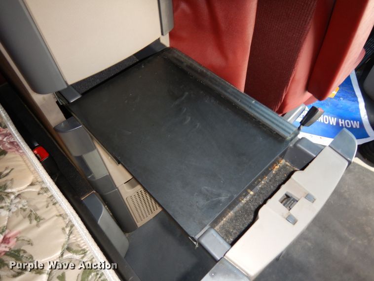 image for item DJ5801 2013 Freightliner Cascadia 125  semi truck