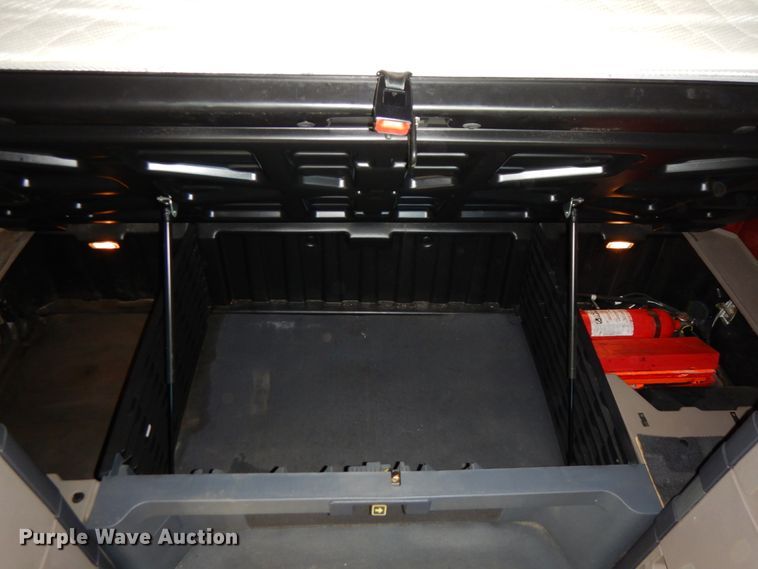 image for item DJ5801 2013 Freightliner Cascadia 125  semi truck