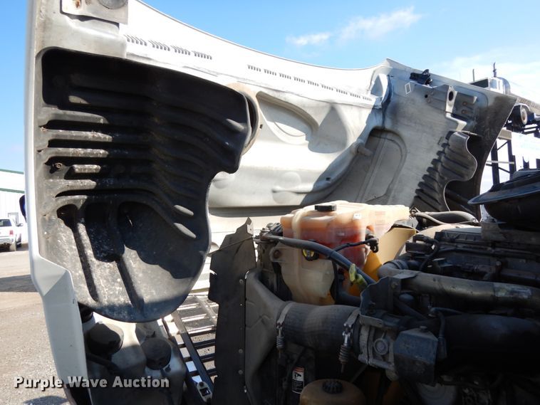 image for item DJ5801 2013 Freightliner Cascadia 125  semi truck