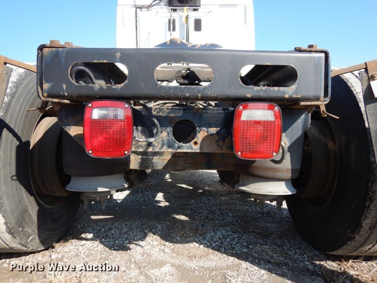 image for item DJ5801 2013 Freightliner Cascadia 125  semi truck