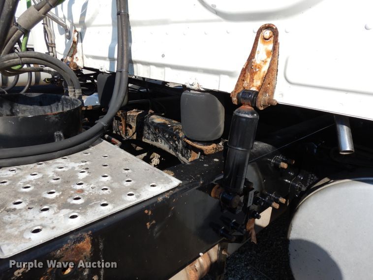 image for item DJ5801 2013 Freightliner Cascadia 125  semi truck