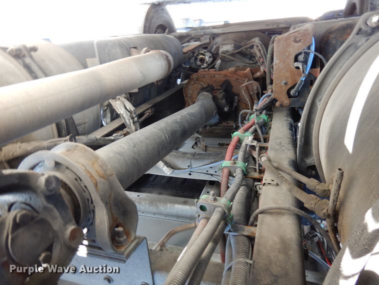 image for item DJ5801 2013 Freightliner Cascadia 125  semi truck