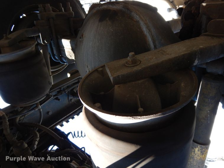 image for item DJ5801 2013 Freightliner Cascadia 125  semi truck