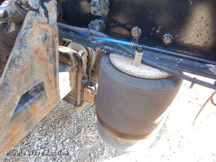 image for item DJ5801 2013 Freightliner Cascadia 125  semi truck