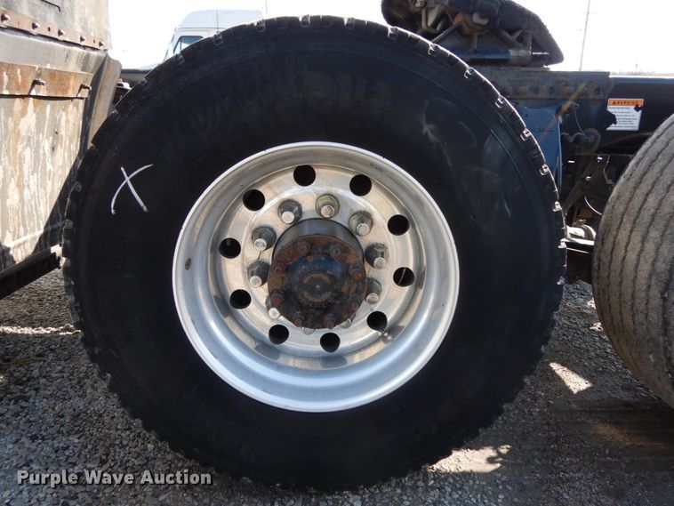 image for item DJ5801 2013 Freightliner Cascadia 125  semi truck