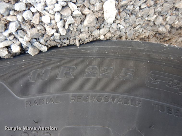 image for item DJ5801 2013 Freightliner Cascadia 125  semi truck