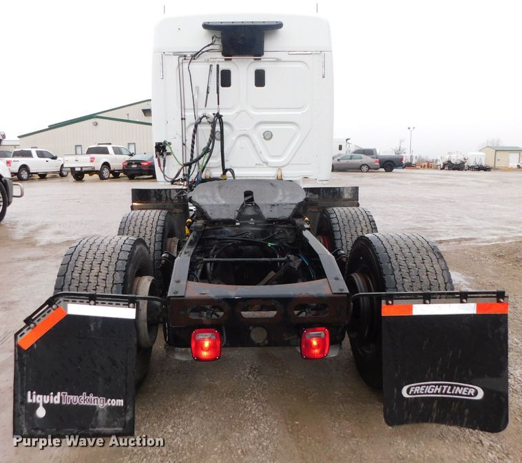 image for item DJ5925 2013 Freightliner Cascadia 125  semi truck